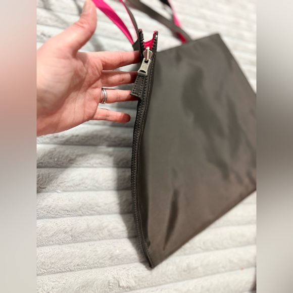 👜 Ann Taylor LOFT Tote Bag – Brown with Hot Pink Interior - Picture 2 of 5